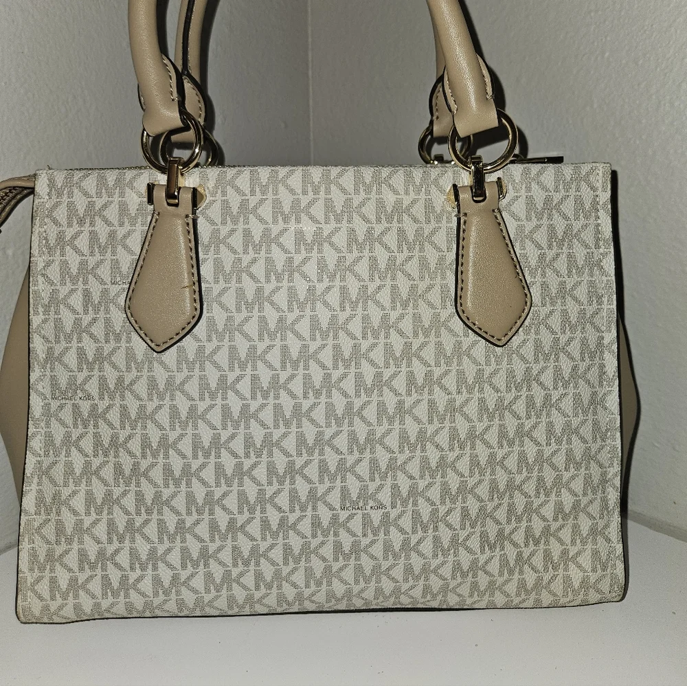 Michael kors shoulder and crossbody purse NWOT